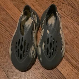 Comfortable unisex foam shoes